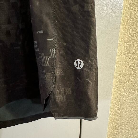 Lululemon Surge Short 7” Brief Lined Camo Black Men’s Activewear Size Small - Picture 3 of 7